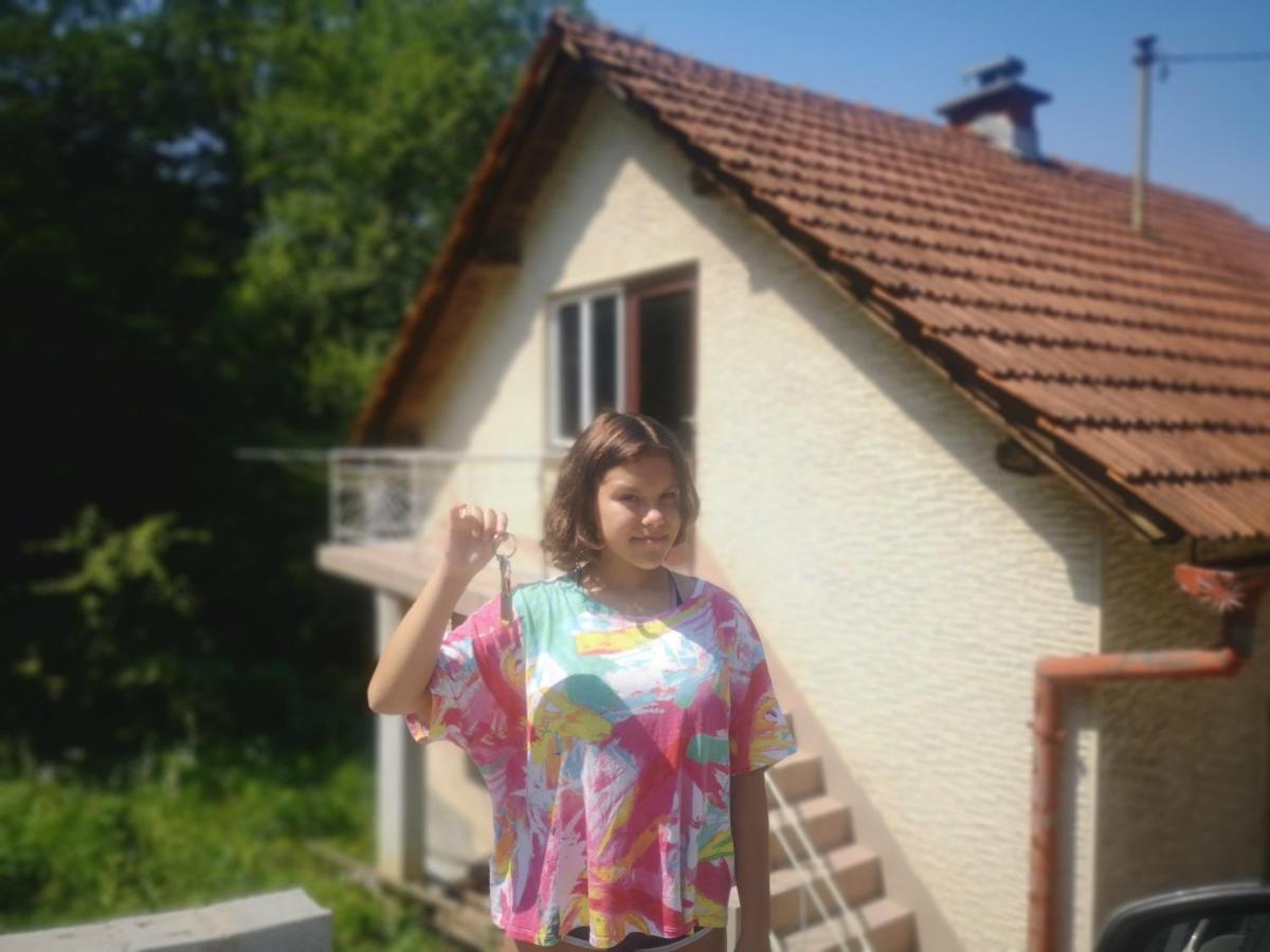 Small House In ツェリェ エクステリア 写真