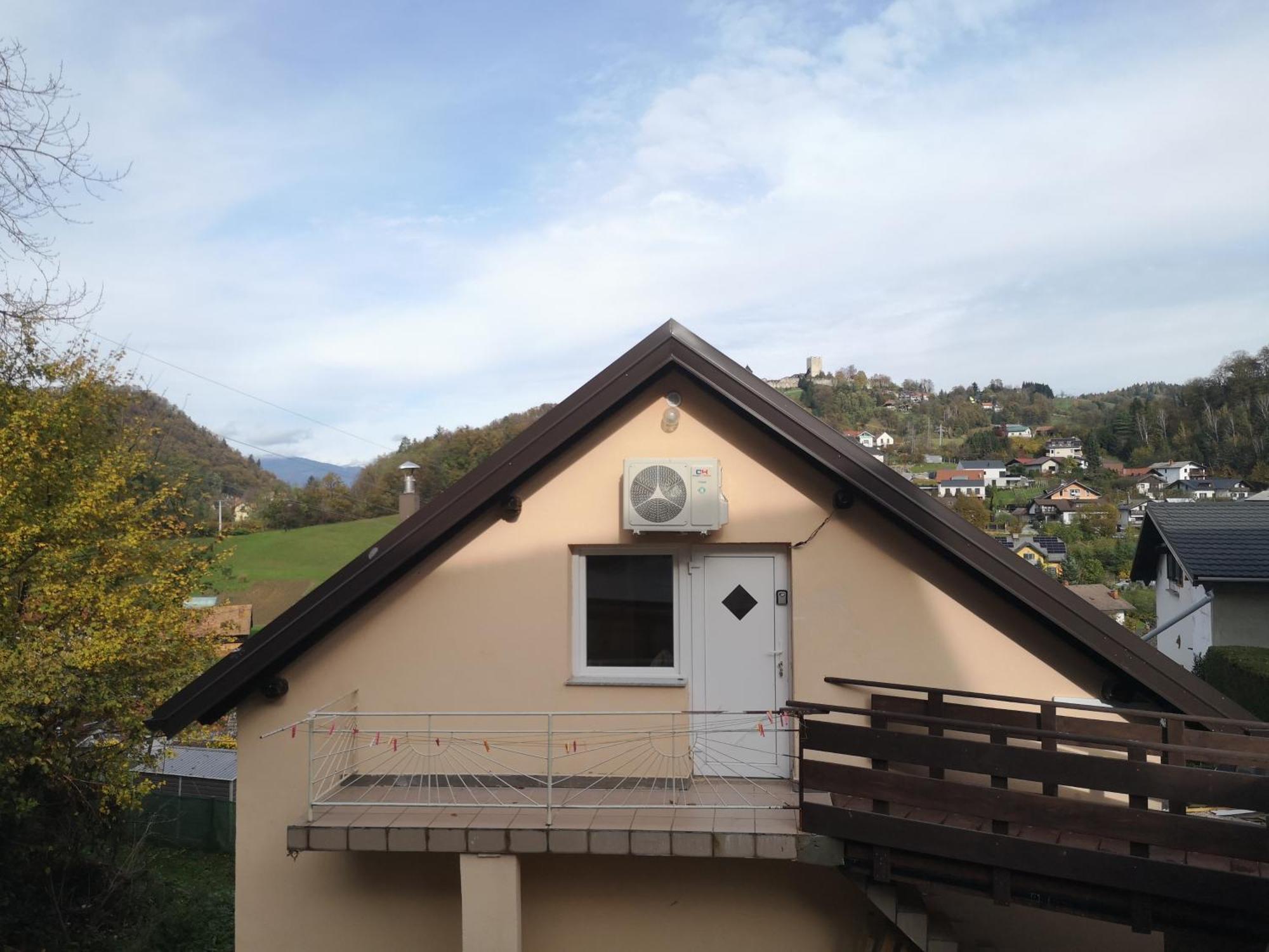 Small House In ツェリェ エクステリア 写真