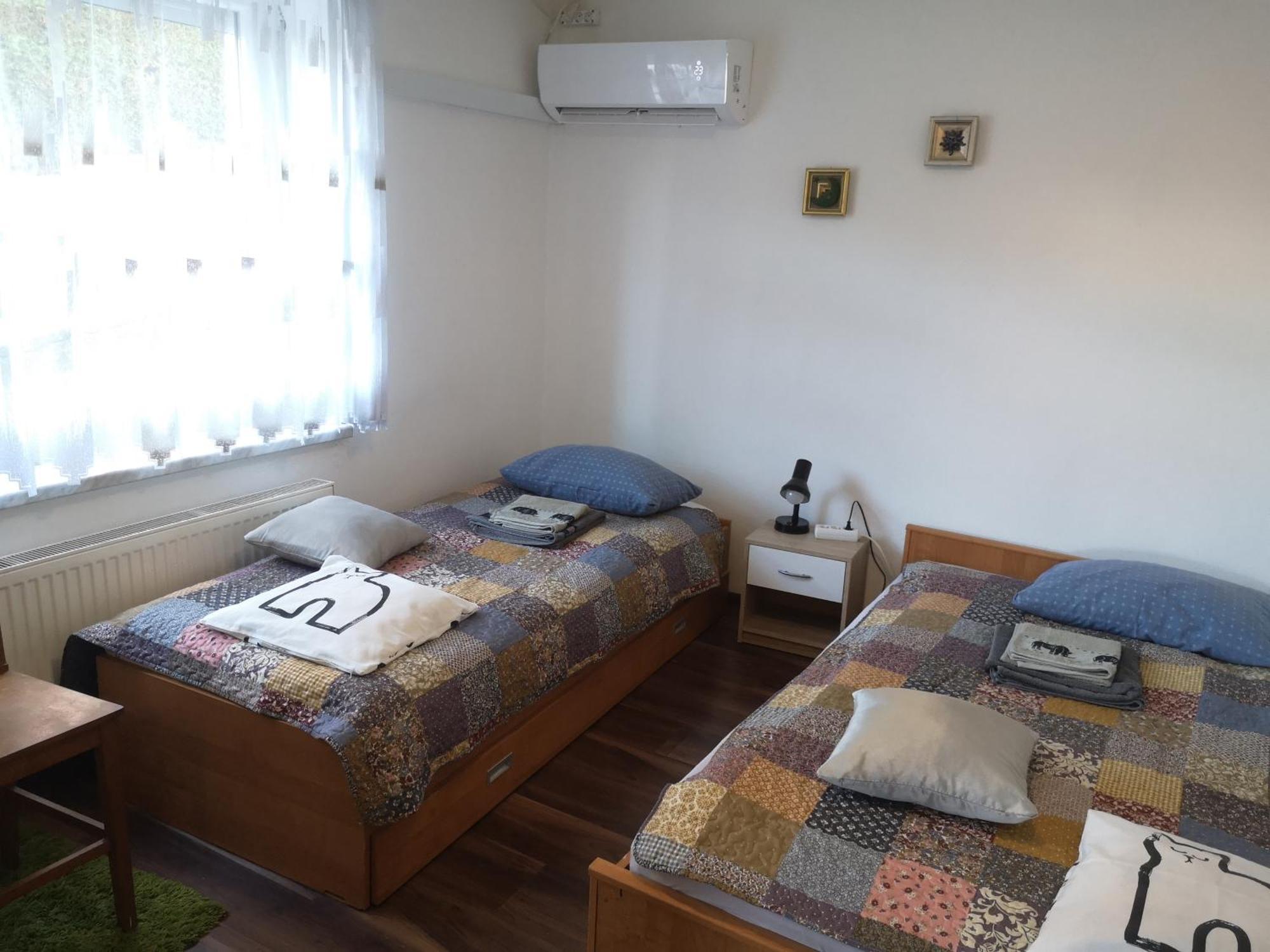 Small House In ツェリェ エクステリア 写真