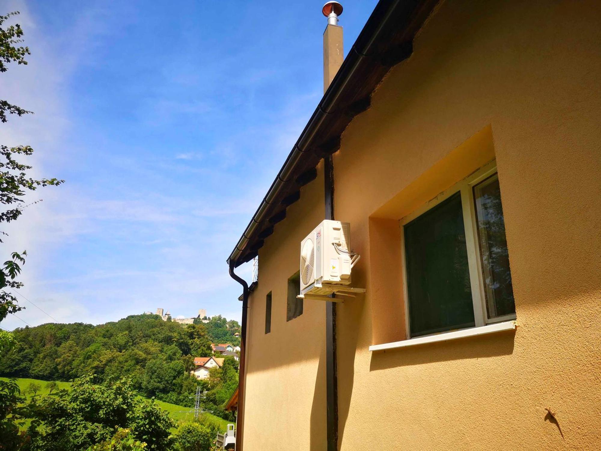 Small House In ツェリェ エクステリア 写真