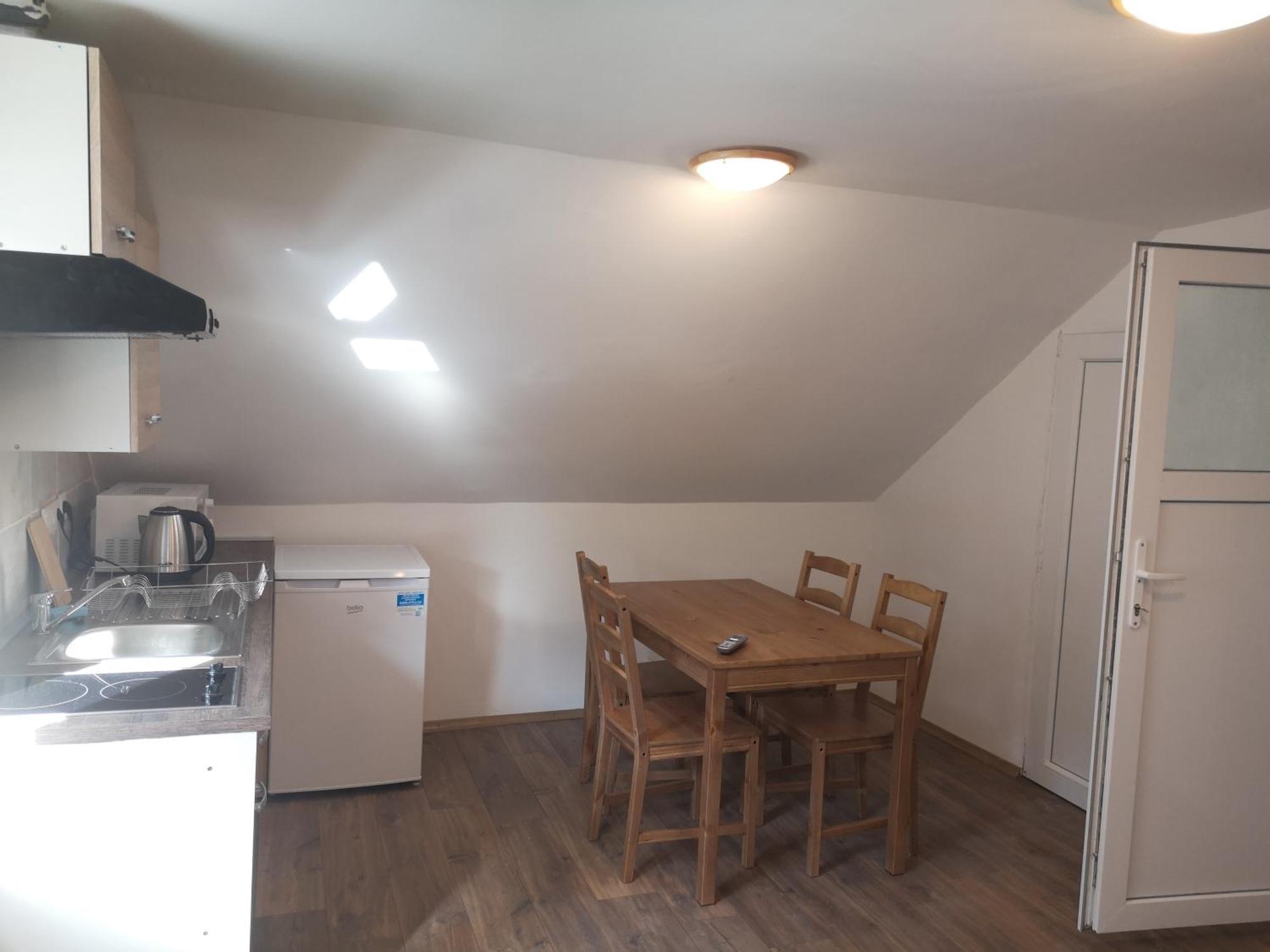 Small House In ツェリェ 部屋 写真