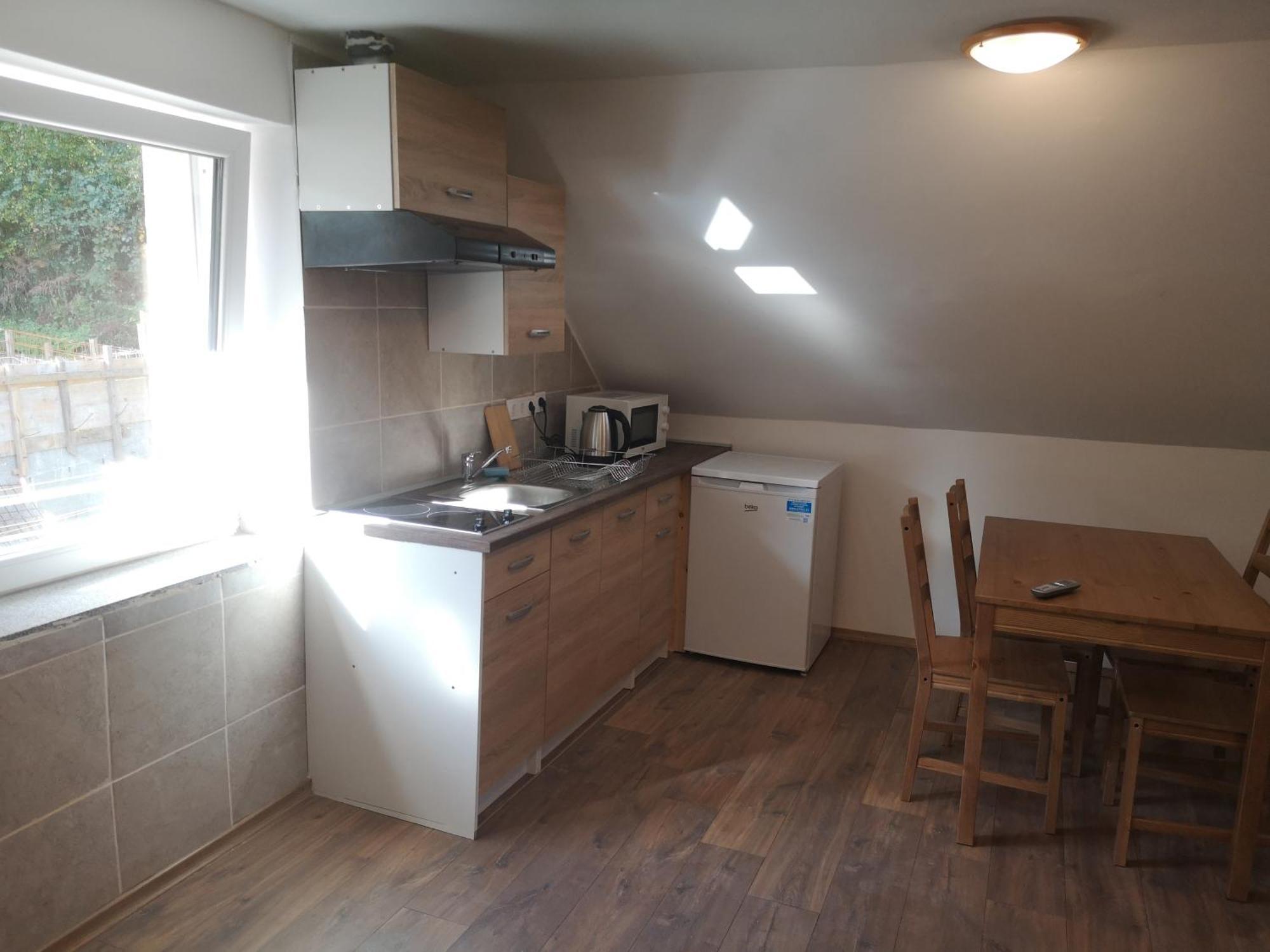 Small House In ツェリェ 部屋 写真